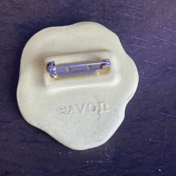 Avon Yellow Ceramic Pansy - Picture 2 of 3